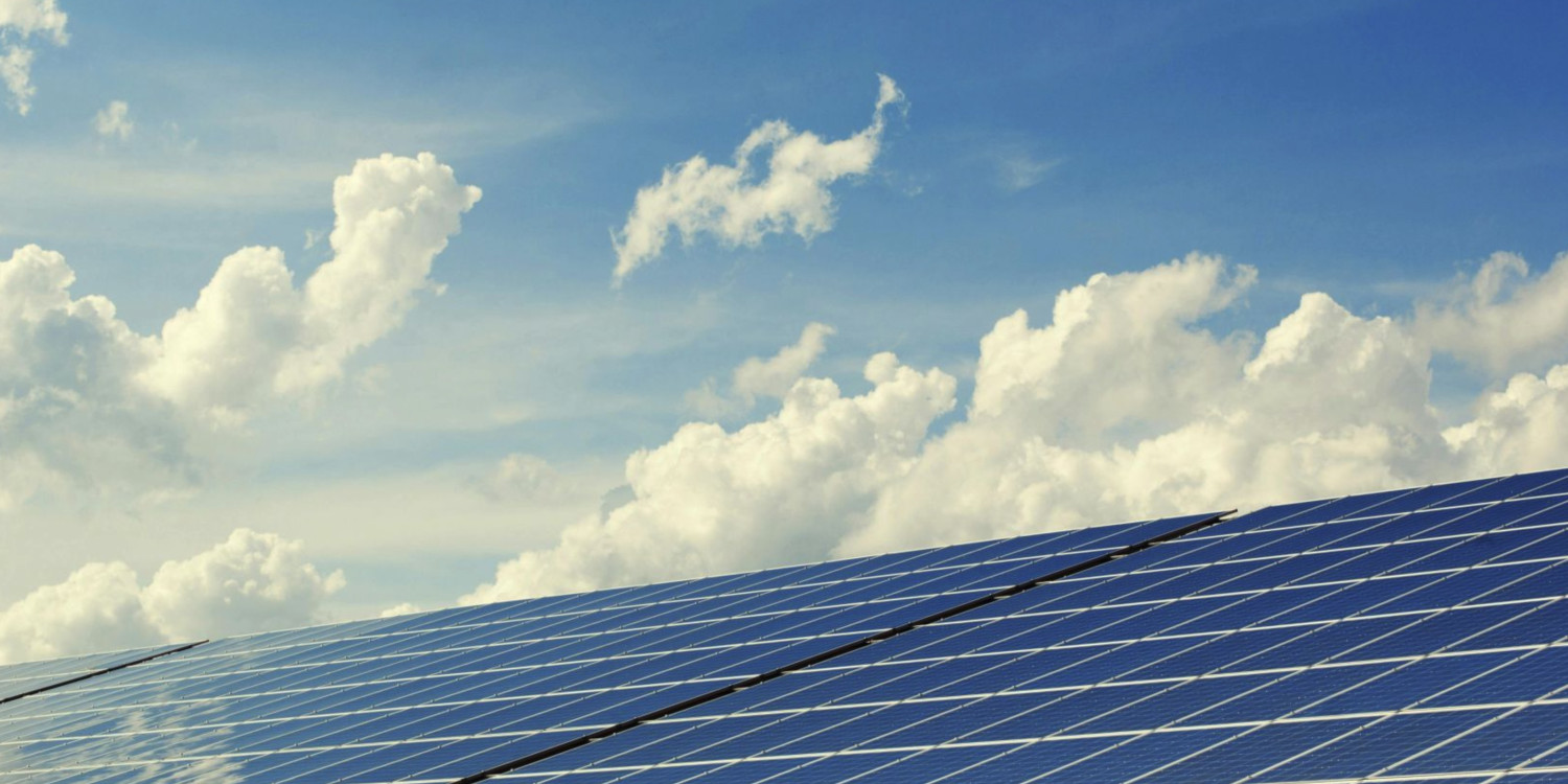 A energia limpa ultrapassa os combustíveis fósseis